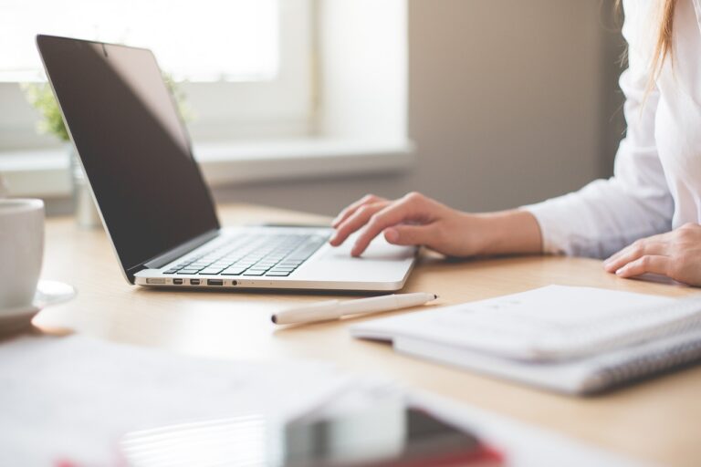 Arbeiten am Laptop