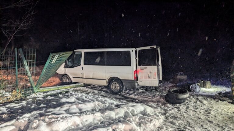 Die Flucht endete im Zaun. / Foto: Polizeiinspektion Osnabrück in Bad Essen