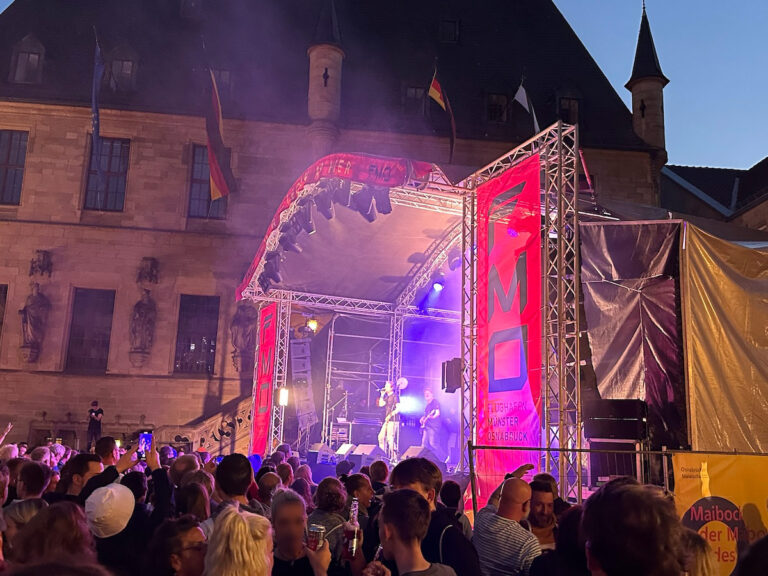 FMO Bühne auf der Maiwoche vor dem Rathaus