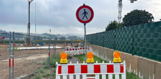Aufgrund der Bauarbeiten zum Neubau der Michaelisschule vorübergehend gesperrt: der kleine Verbindungsweg zwischen den Straßen Auf der Nathe und der Karl-Goerdeler-Straße. / Foto: Niklas Otten