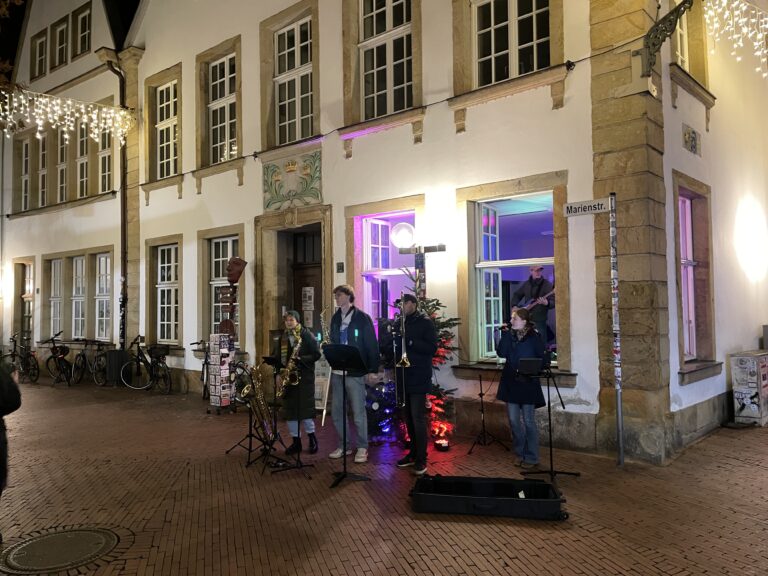 Funkstelle vor dem Kulturhaus. / Foto: Dominik Lapp in Innenstadt