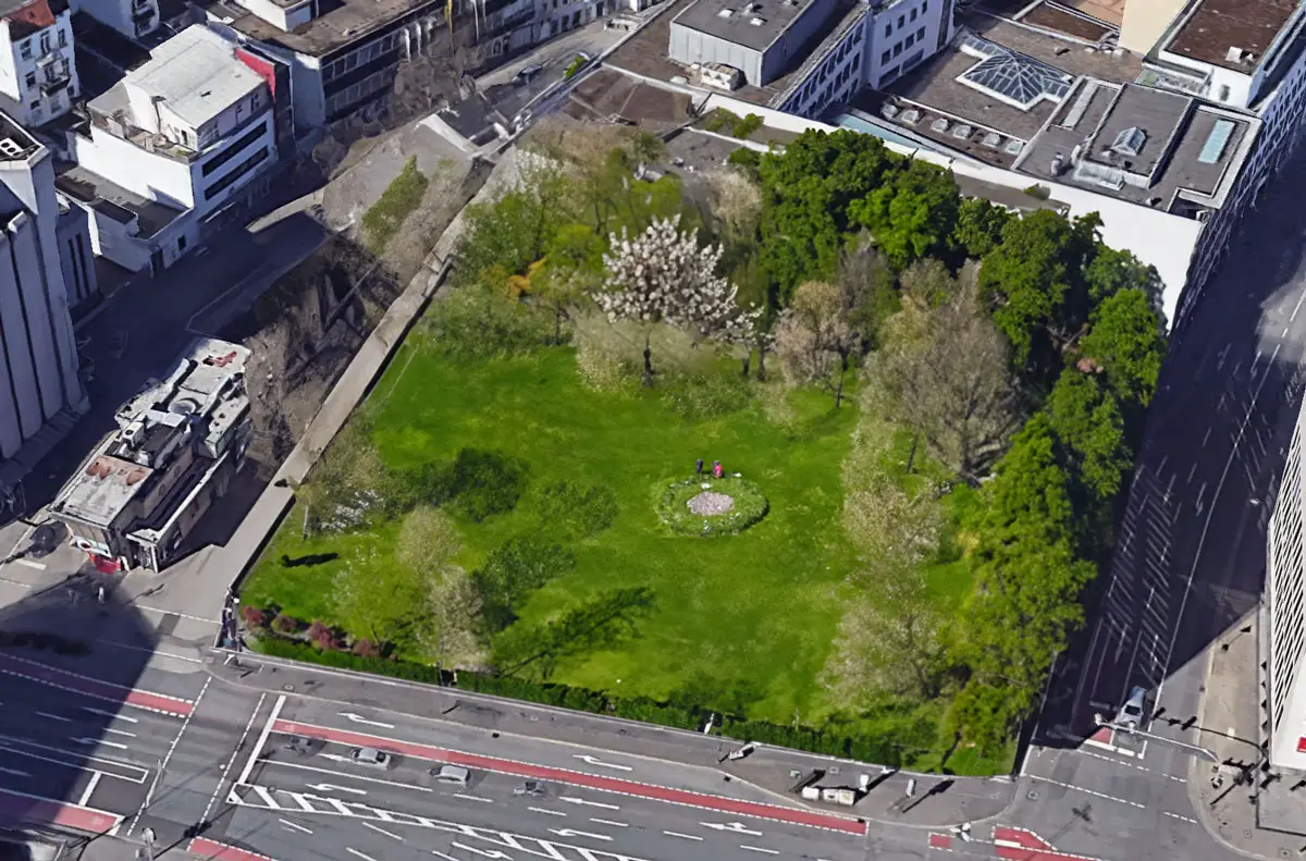 Sicher besser als einleerstehendes Kaufhaus... der 'Galeria Park' zwischen Berliner Platz und Neumarkt