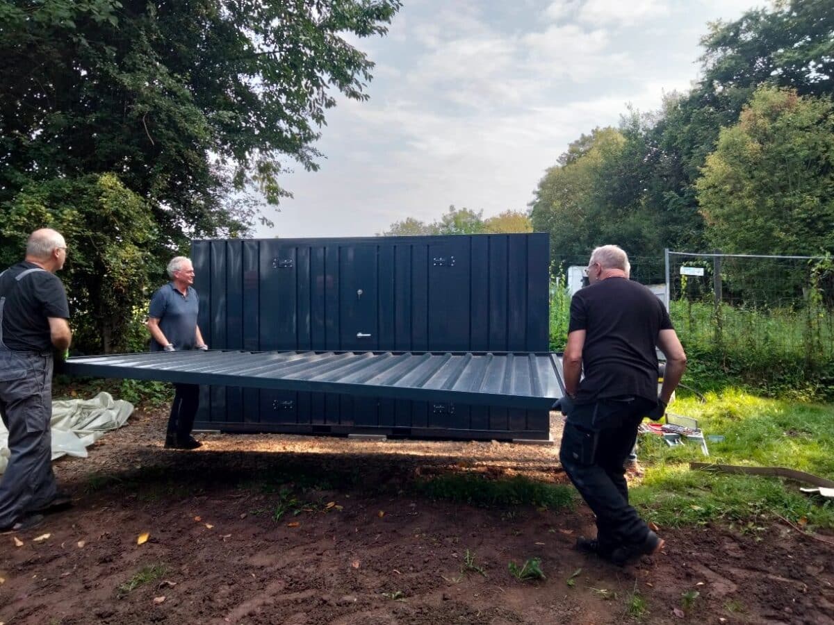Mit finanzieller Unterstützung des Landschaftsverbandes Osnabrücker Land und umfangreicher Eigenleistung errichtete der Kultur- und Verkehrsverein Hasbergen am dortigen Alten Wasserturm ein Gartenhaus. / Foto: Gordian Niehenke