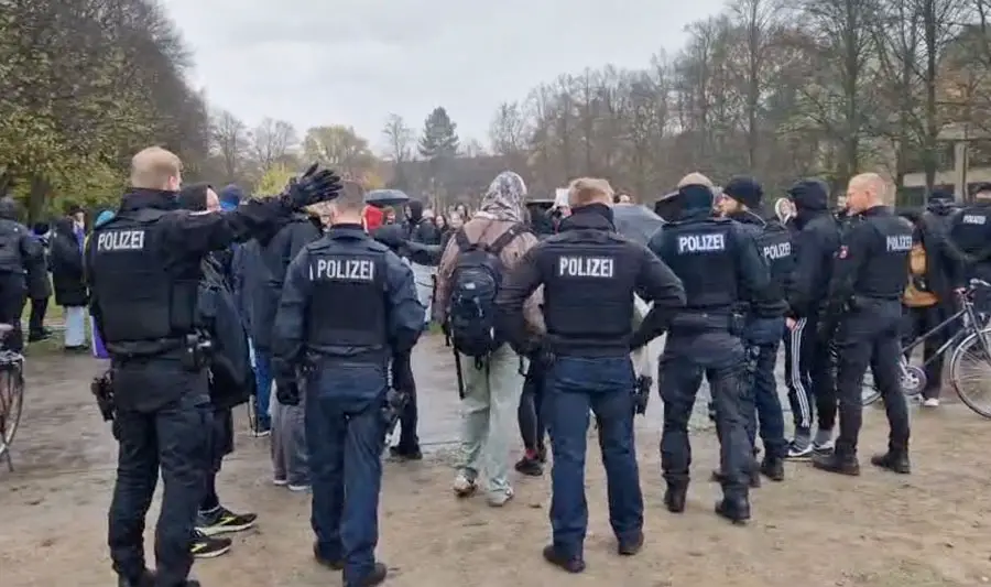 Kritik am 'Gendern' war in Osnabrück nur unter Polizeischutz möglich