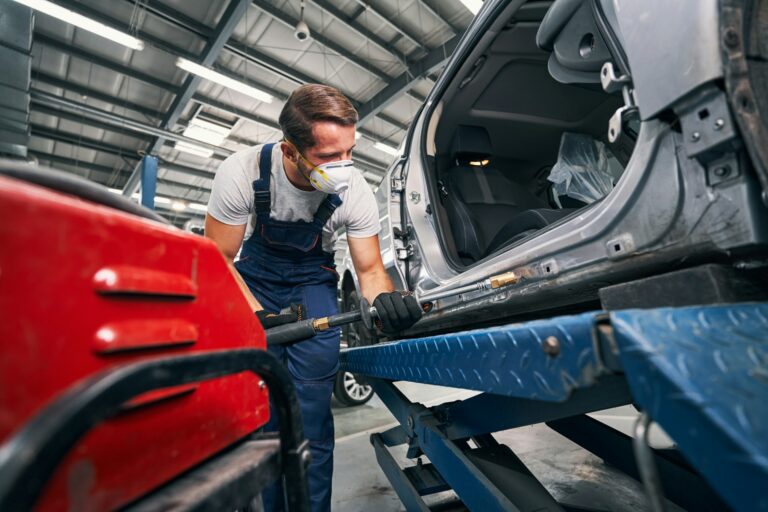 Arbeit in der Autowerkstatt