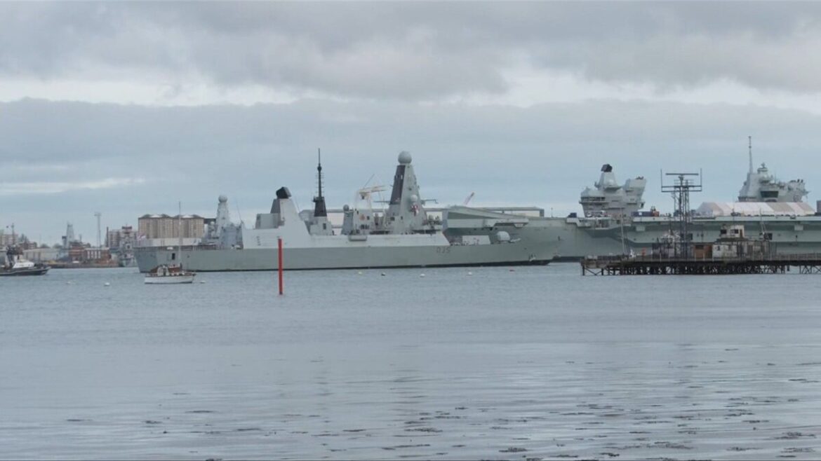 Britischer Zerstörer HMS Dragon im Einsatz im Mittelmeer