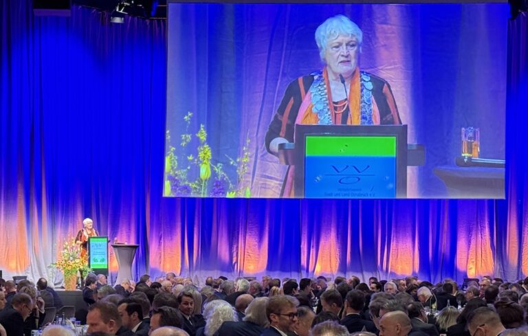 Dr. Barbara Hartung ist Osnabrücks neue Grünkohlkönigin