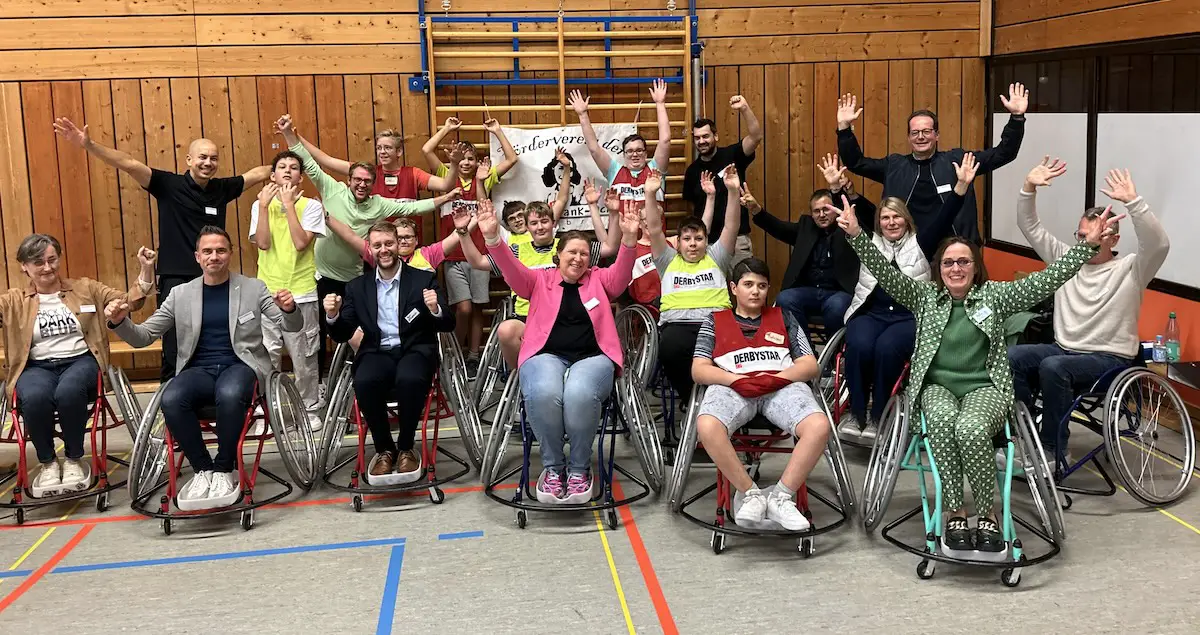 Großer Jubel von Förderern, Sponsoren und vor allem den Schülerinnen und schülern der Anne-Frank-Schule Osnabrück