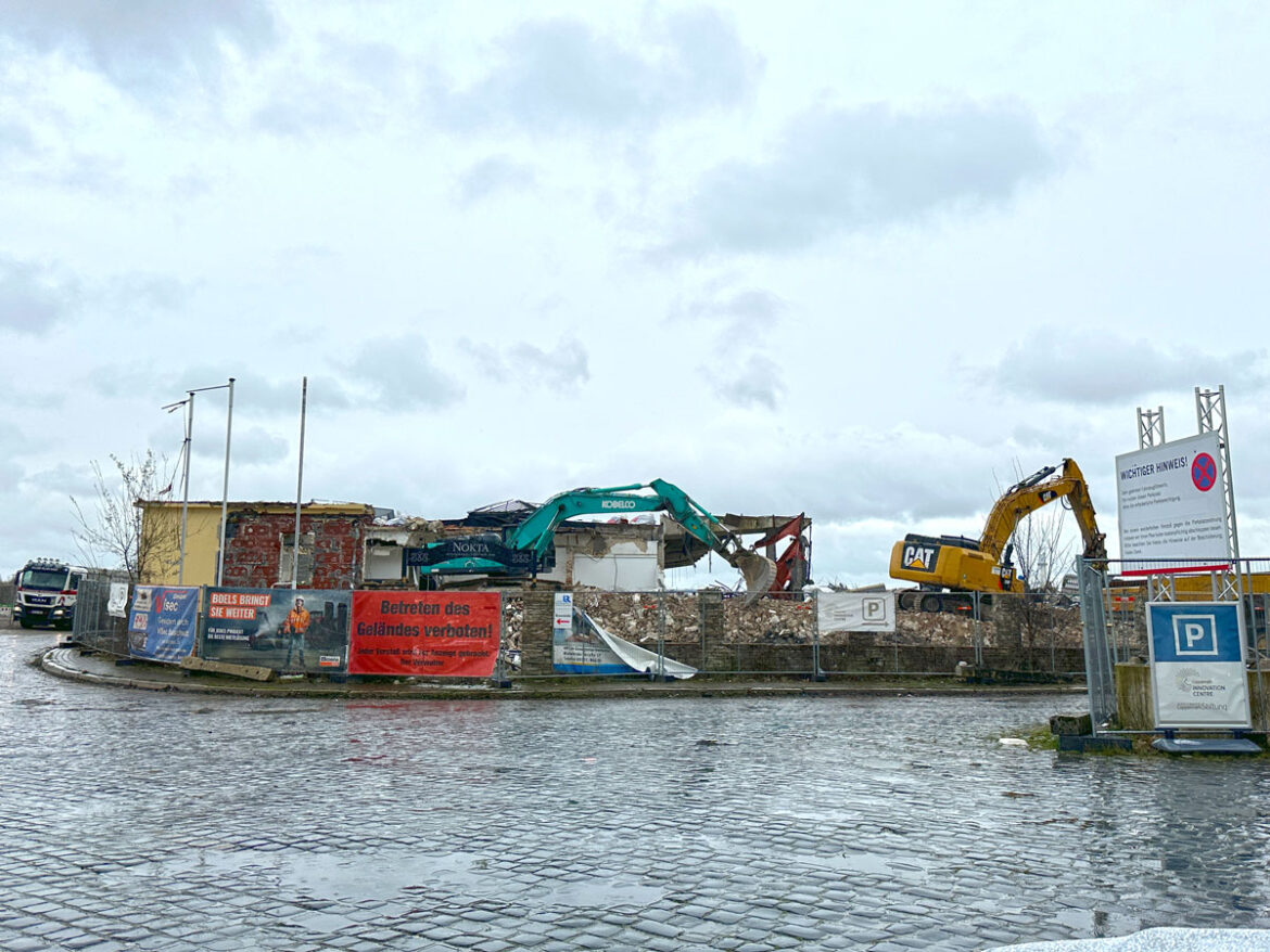 Abriss des alten Güterbahnhofs