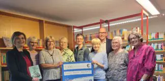 Scheckübergabe / Foto: Julian Möller