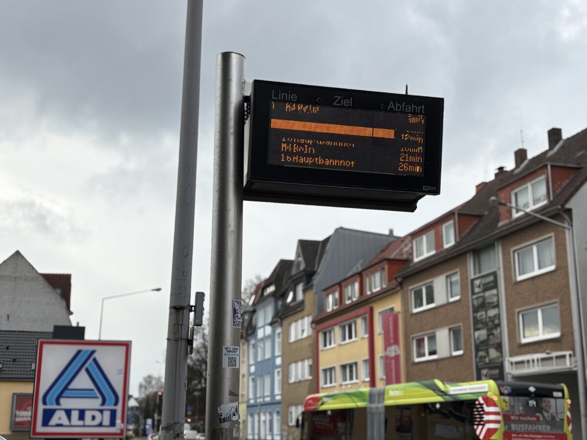 Fehlerhaft oder ganz defekt: Hier stehen die kaputtesten Bus-Anzeigetafeln in der Region Osnabrück Fehlerhaft oder ganz defekt: Hier stehen die kaputtesten Bus-Anzeigetafeln in der Region Osnabrück