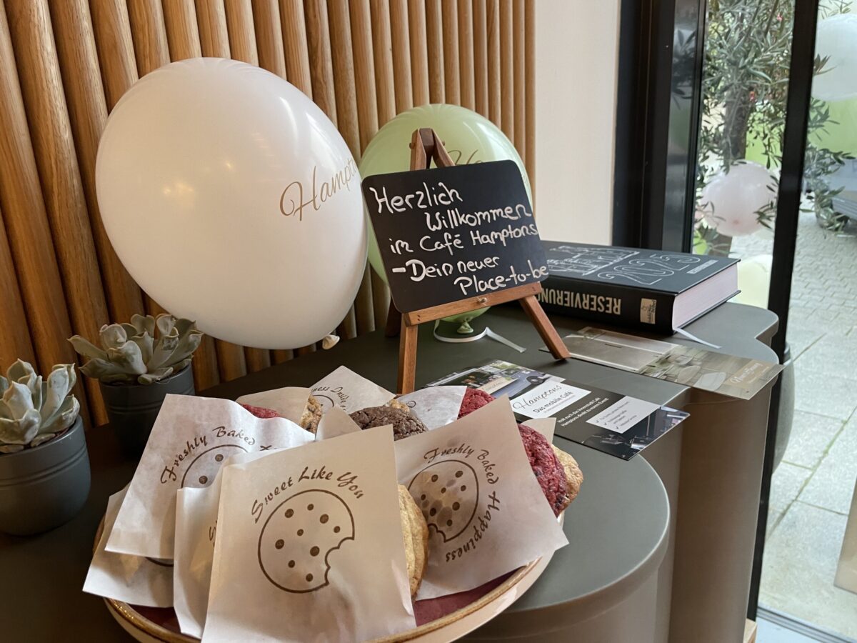 Neueröffnung von Hamptons Café. / Foto: Dominik Lapp