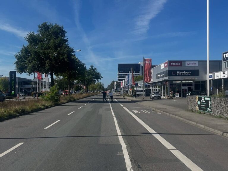 Kein Verkehr auf der Hannoverschen Straße. / Foto: Kerber Küchenforum