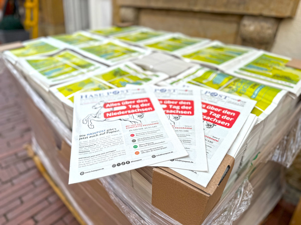Eine ganze Palette voll: 10.000x die gedruckte HASEPOST im August!