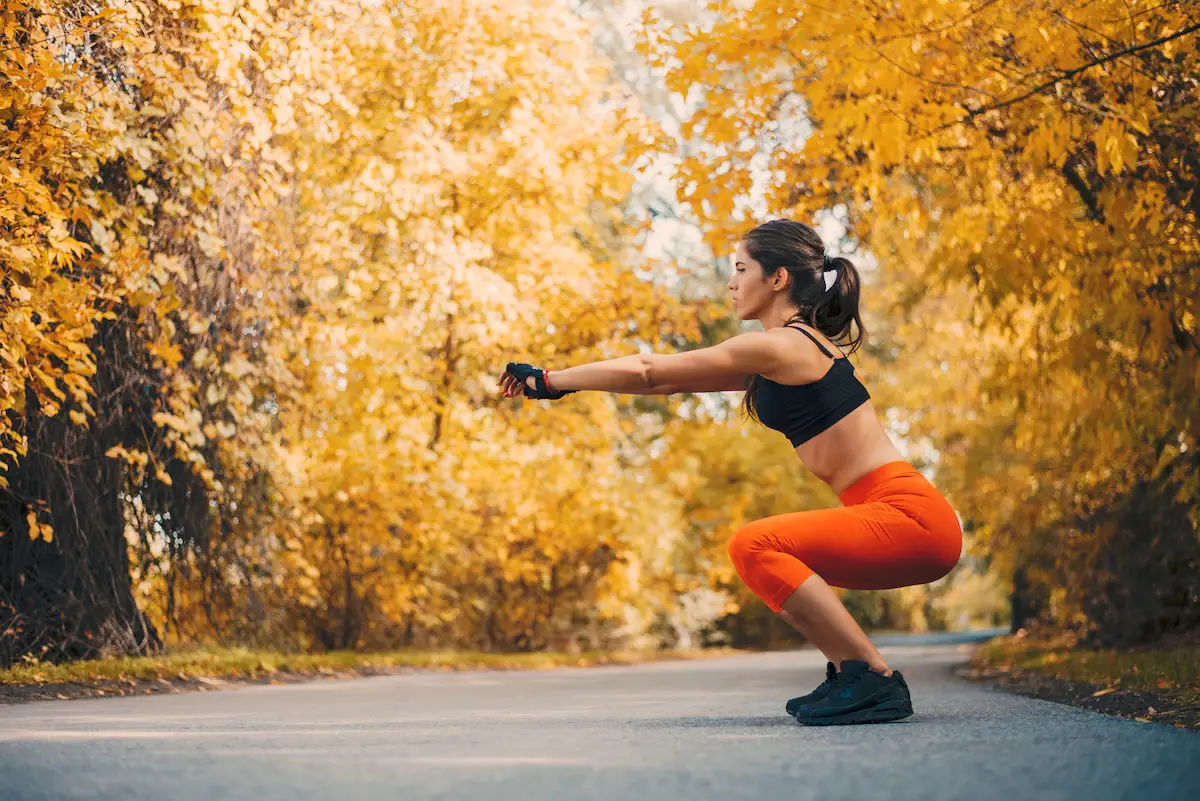 Krafttraining nur mit dem eigenen Körpergewicht ist sehr effektiv.Bild: Adobe Stock © bnenin