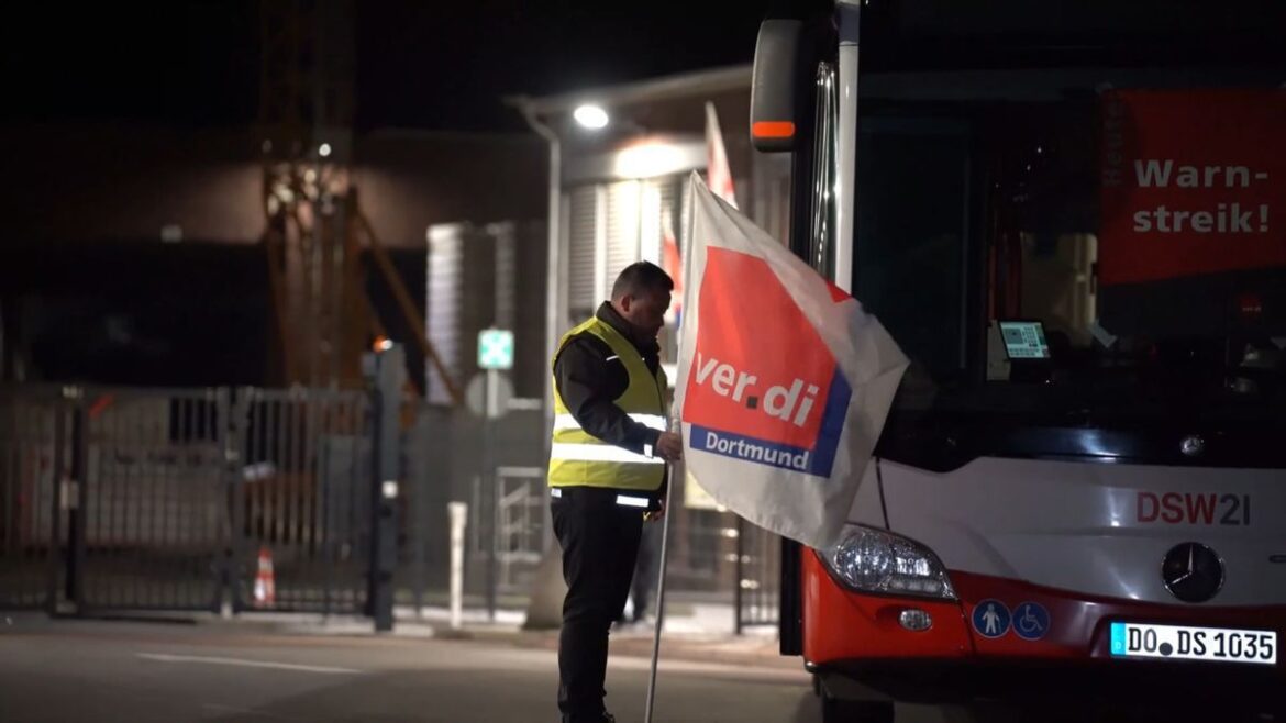 Warnstreiks legen Nahverkehr in NRW lahm