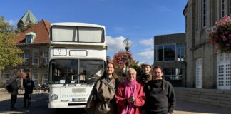 Der Omnibus für direkte Demokratie auf dem Theaterplatz in Osnabrück. / Foto: Dana Beckmann