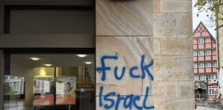 Graffiti neben dem Eingang der Stadtbibliothek Osnabrück. / Foto: Dana Beckmann