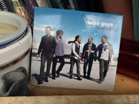 Eine CD im Tauschschrank am Weiden-Carrée. / Foto: Dana Beckmann