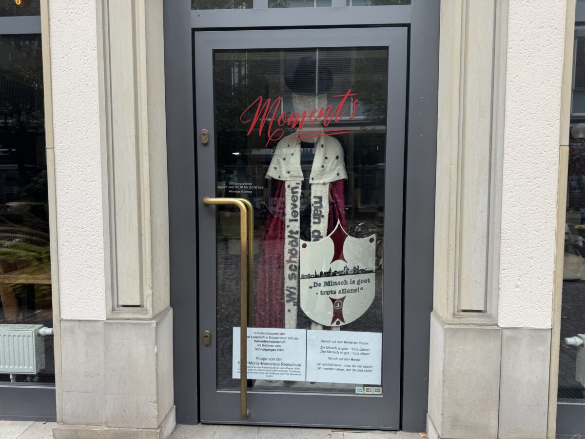 Deshalb ist die Altstadt geschmückt: Osnabrück feiert wieder den Großen Schnatgang Schaufenster zum Schnatgang in Osnabrück