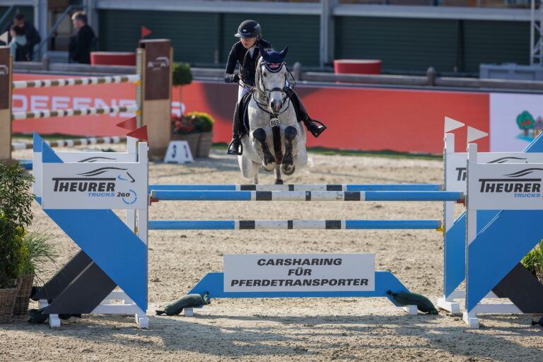 Lia Beckmann und Las Dallas zeigten ihr Können schon in der internationalen Youngster-Tour von Horses & Dreams meets Sweden 2023