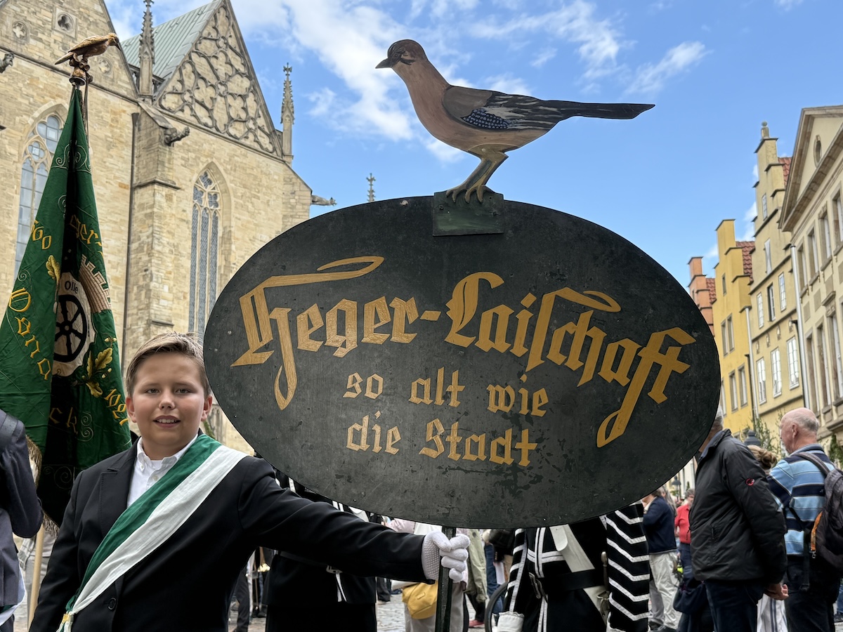 Alle sövn Johr warrt Ossenbrügge wedder to’n Dörp! Dat schall wohl heten: Hieger Leeskop, so oolt as de Stadt