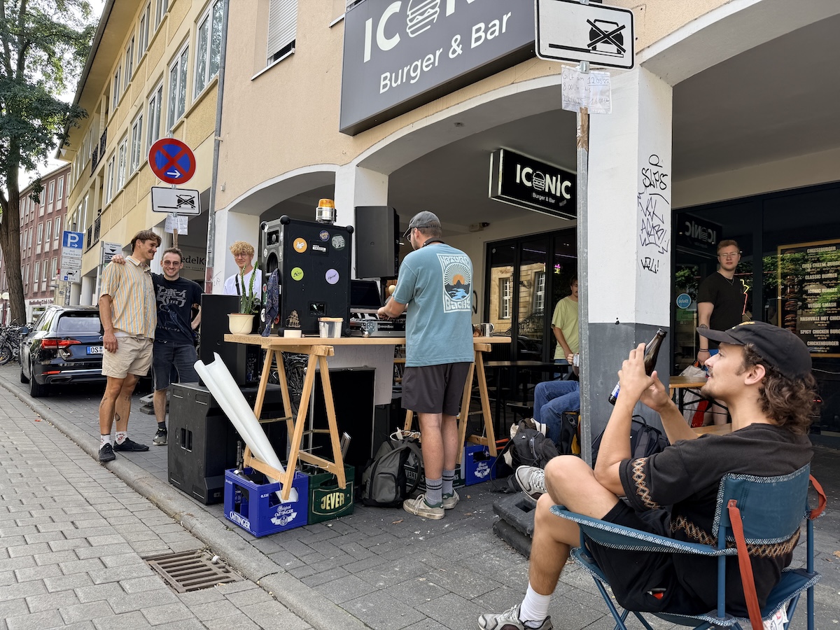 Internationaler Park(ing) Day in Osnabrück Am 'Parking-Day-Parkplatz' von 'Osnabreaks' konnte auch gut gechilled werden