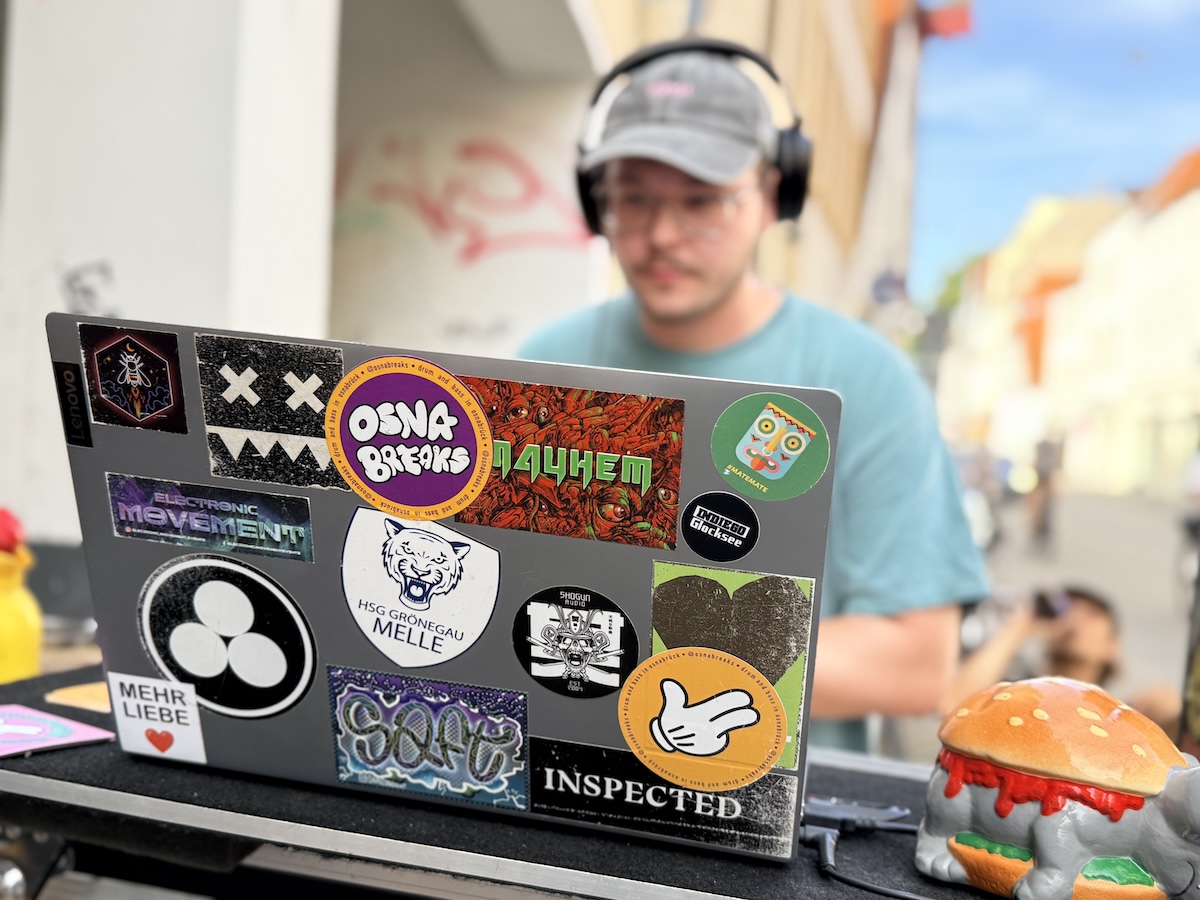 Internationaler Park(ing) Day in Osnabrück Das Team von 'Osnabreaks' machte aus der Hasestraße einen Freiluft-Club