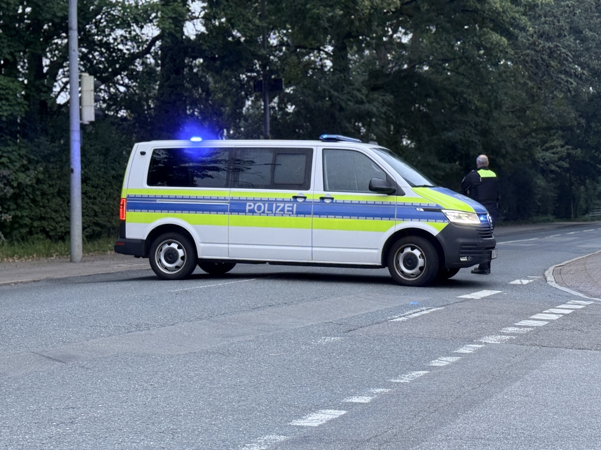 Kaputte Brücke im Hafen: Stadtwerke Osnabrück geben Entwarnung – Sperrung soll schnell beendet werden Absperrung der Polizei im Stadtteil Hafen