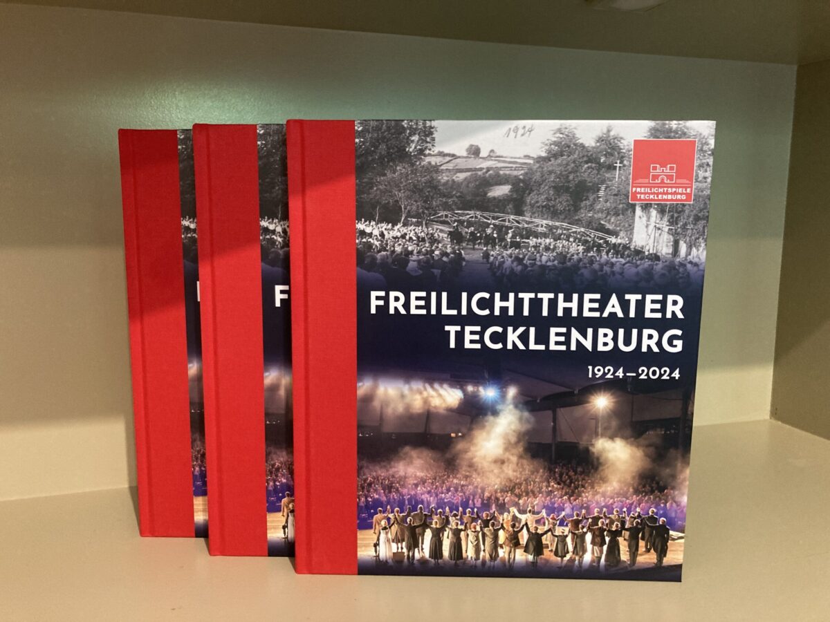 Neu erschienenes Buch zu 100 Jahren Freilichtspiele Tecklenburg.