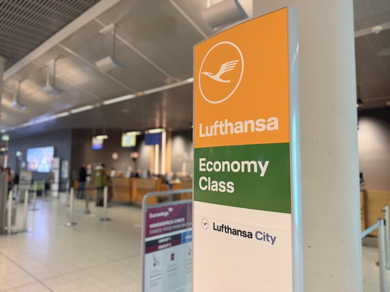 Lufthansa-Schalter am Flughafen Münster/Osnabrück (FMO) in Flughafen FMO