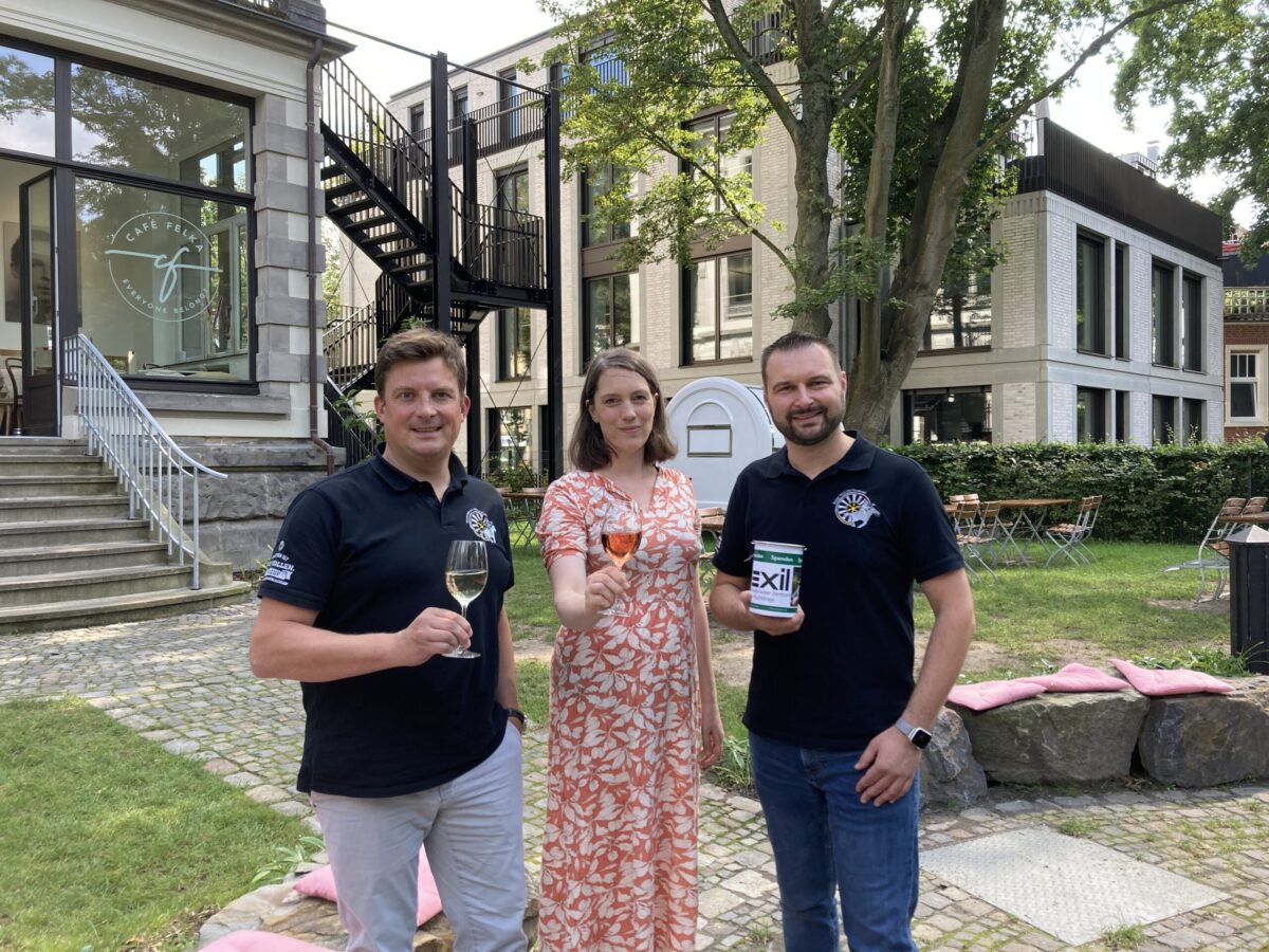 Von links: Bastian Klasvogt, Sara Josef und Dennis Block freuen sich auf das Charity-Weinfest. / Foto: Dominik Lapp