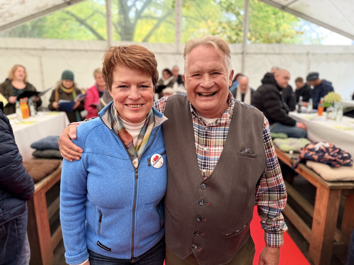 Bürgerstifung Osnabrück lud ein: „Gut essen im Abseits“ am Büdchen am Westerberg Die Köpfe hinter „Gut essen im Abseits“: Bürgerstiftung-Chefin Ulrike Burghardt und Musikmanager Thomas Schenk