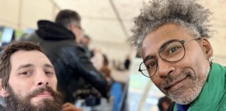 Friseur "Jean" (rechts) und sein Kunde "Ralf"