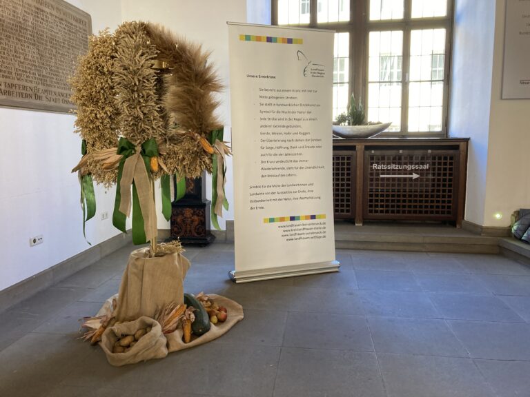 Erntekrone 2024 der Landfrauen in Osnabrück. / Foto: Dominik Lapp