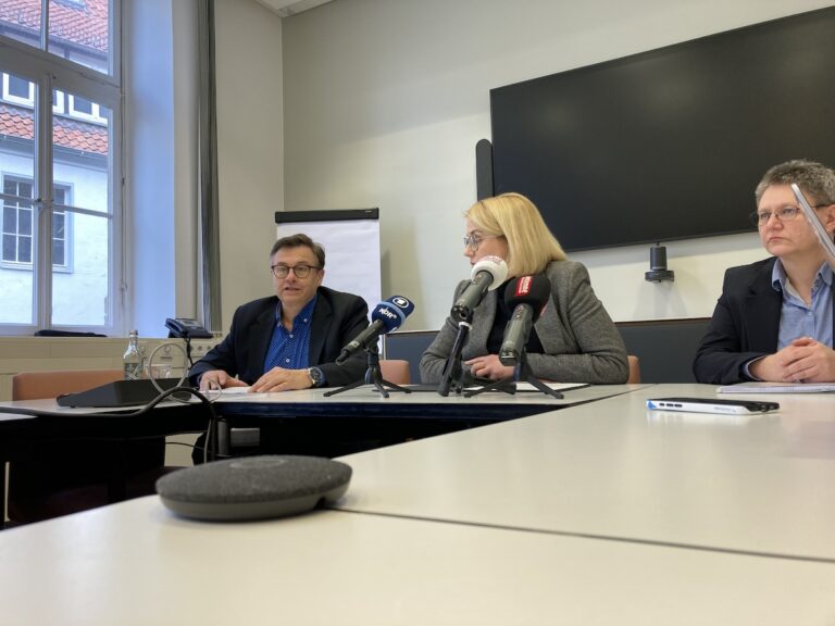 Oberstaatsanwalt Dr. Retemeyer, OB Katharina Pötter und Vorständin Heiko Pape am 13.03.2025