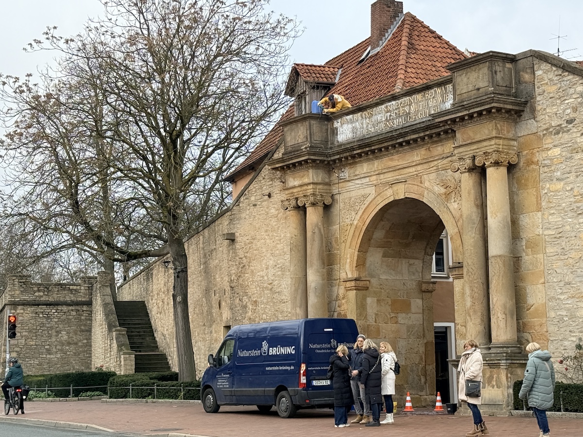 Noch am Abend kam ein Handwerker um die Schmiererei zu entfernen