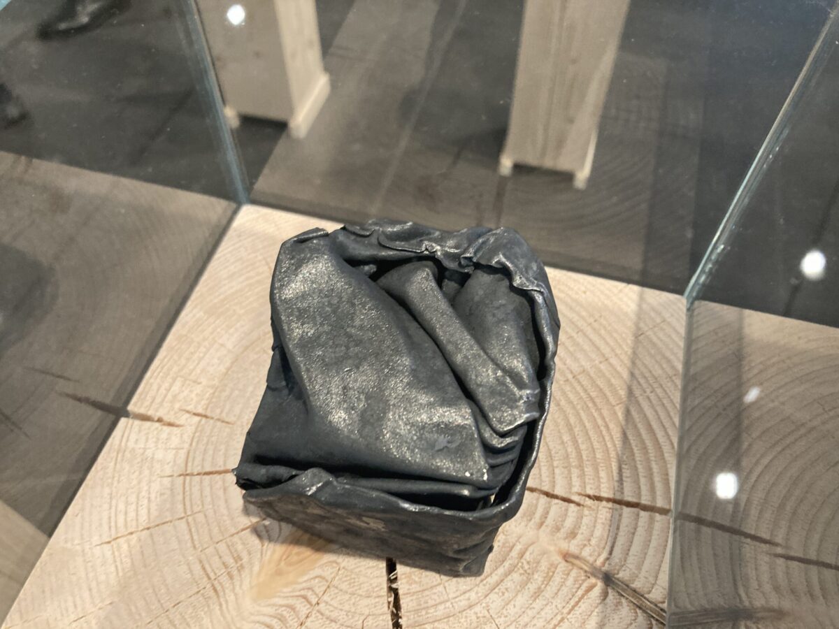 Was das Besondere an der Ausstellung von Ariel Reichman im Osnabrücker Felix-Nussbaum-Haus ist Ausstellung von Ariel Reichman in Osnabrück.