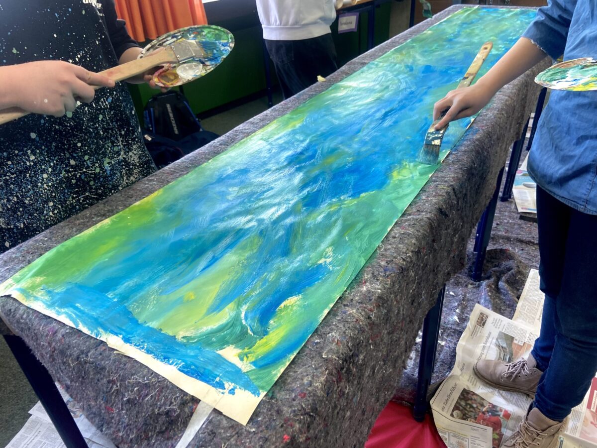 Schüler verbindlichen das Musikstück Moldau von Smetana