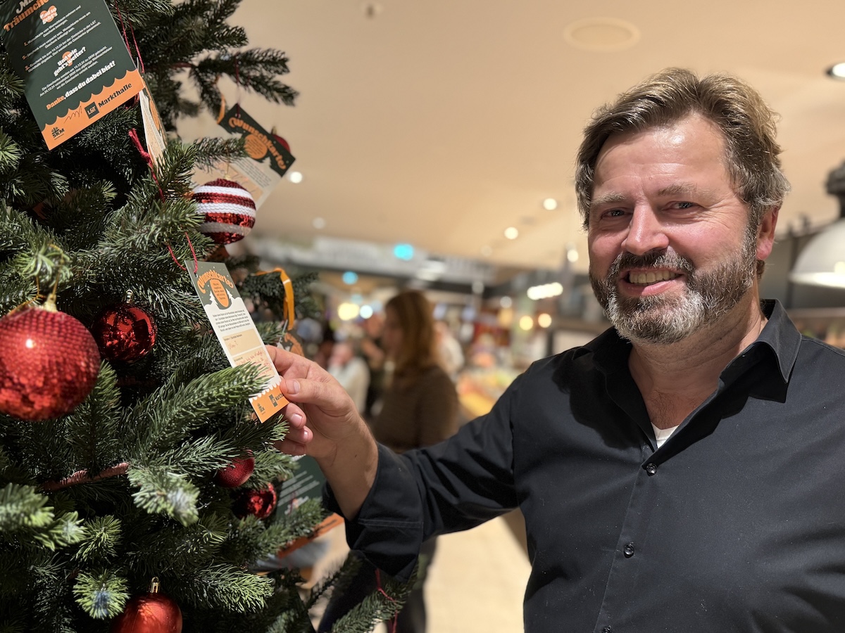 Olaf Klötzer von Klötzers Delikatessen am 'Wunschbaum' in der L&T Markthalle 