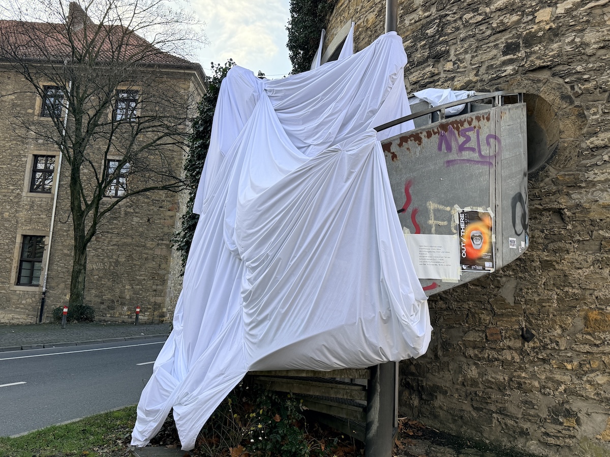 OUT/THERE Installation am Bürgerhorsam in Osnabrück