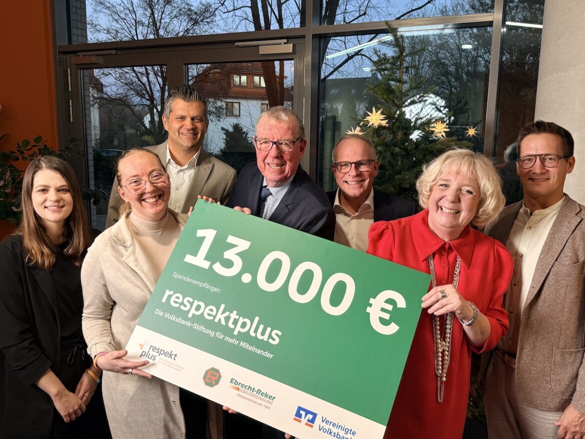 Spendenübergabe der Firma Ebrecht-Reker an die Stiftung „respektplus“.