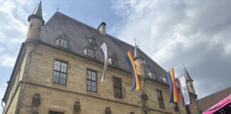 Regenbogenfahnen am Osnabrücker Rathaus