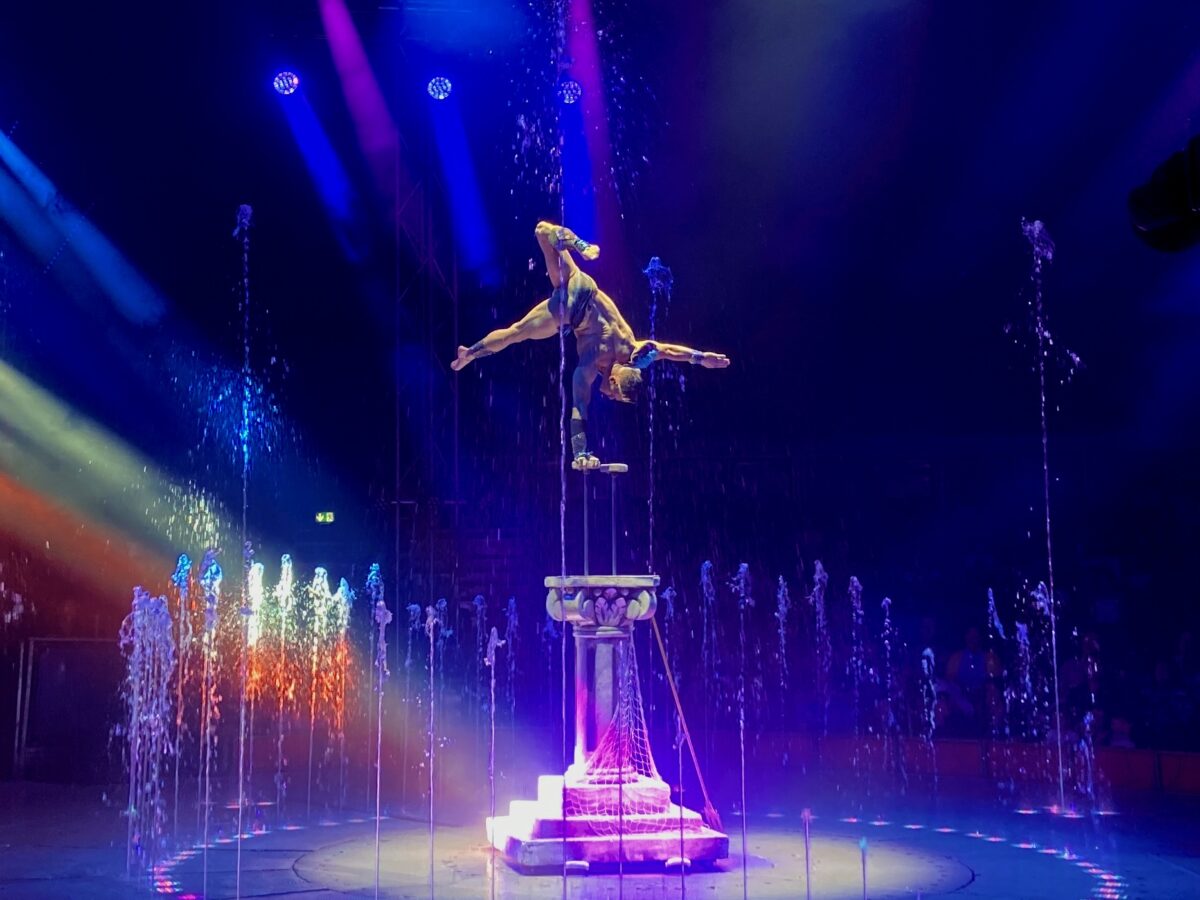 Zirkus Charles Knie in Osnabrück: Premiere verzaubert Publikum nicht nur mit Wasser-Highlight Zirkus Charles Knie
