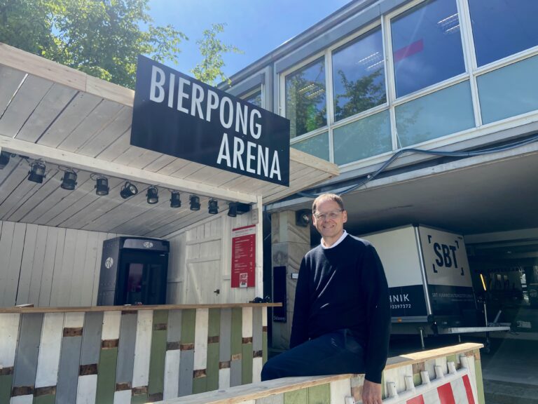 Alando bietet Weingarten und Beer-Pong auf der Maiwoche 2025