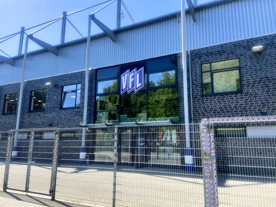 Nordkurve der Bremer Brücke von außen