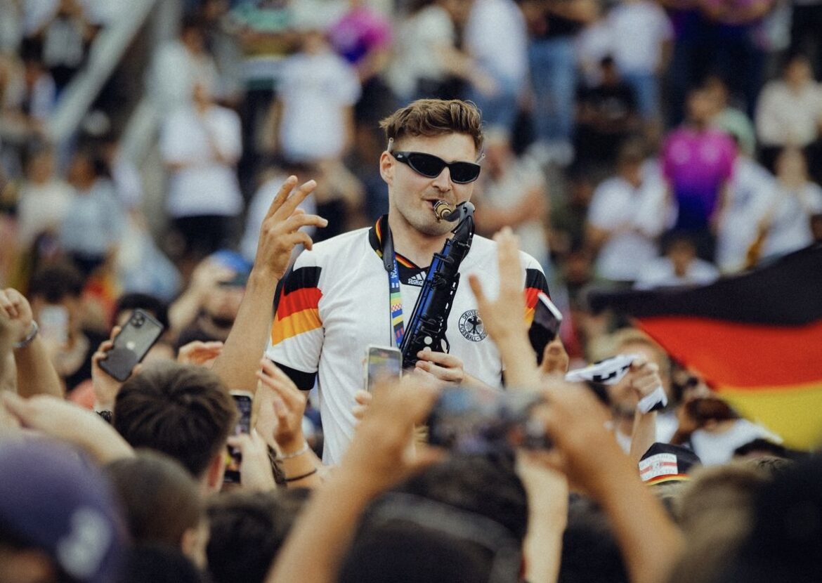 André Schnura mit Saxophon