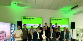 Das Team vom Seedhouse, die Gründer und Niedersachsens Wirtschaftsminister Tonne.