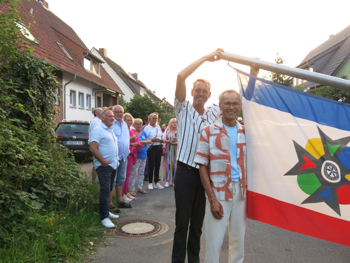 Stadtprinzenpaar mit Fahne / Foto: Karin Haufs