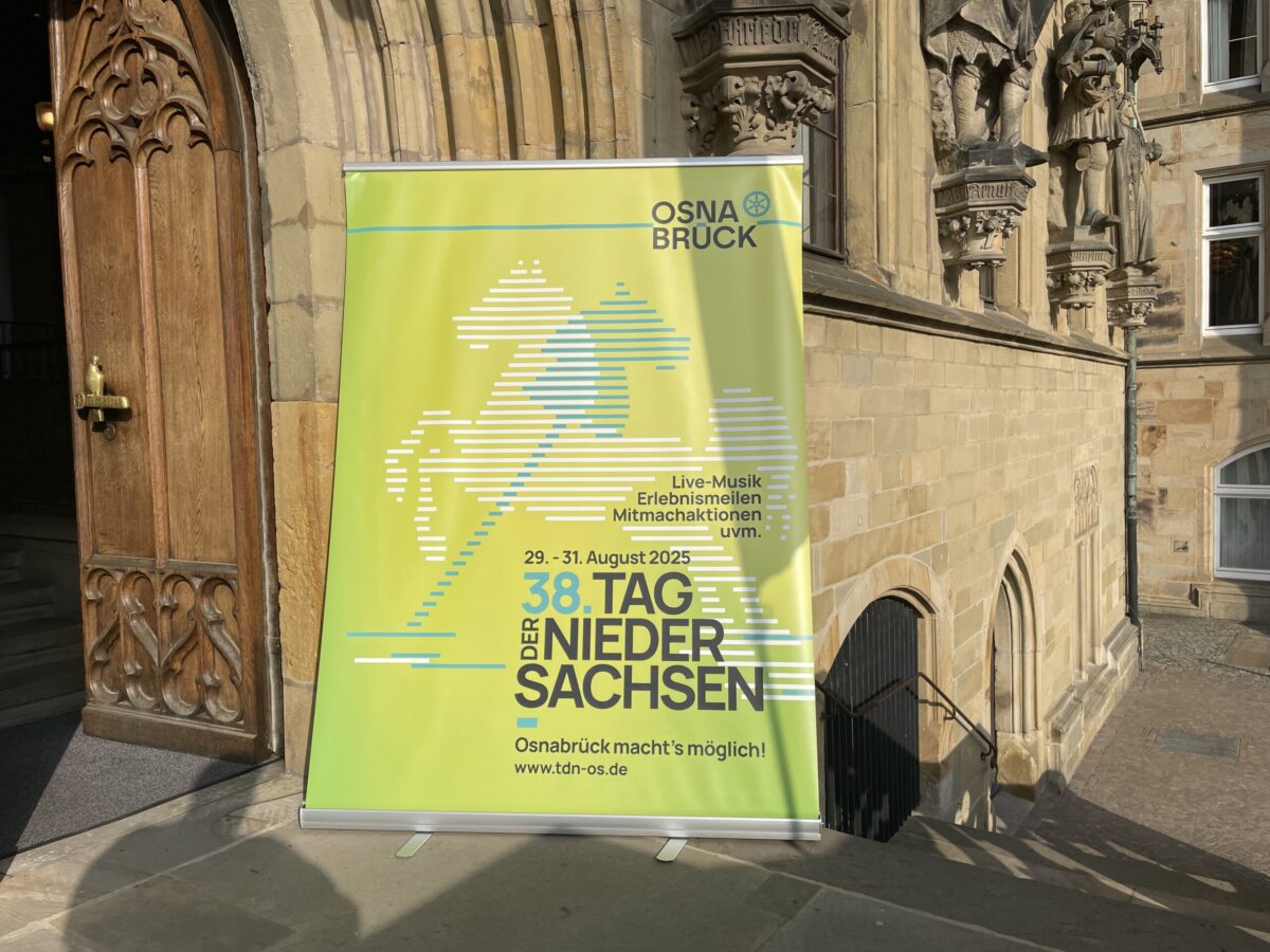 ASB bietet Sicherheitsarmbänder für Kinder beim Tag der Niedersachsen an Tag der Niedersachsen. / Foto: Dominik Lapp